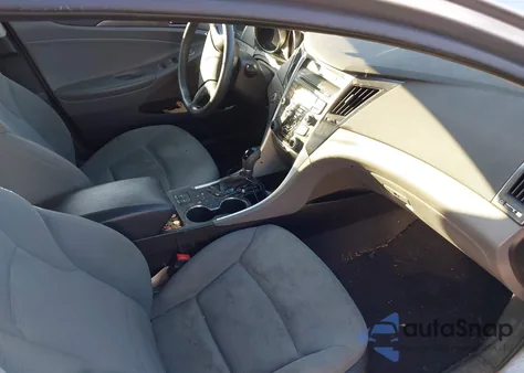 2013 Hyundai Sonata Hybrid z USA, uszkodzony, nr VIN KMHEC4A42DA065398